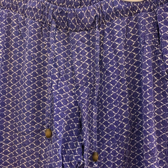 Drawstring Lightweight Patterned Pants - Picture 2 of 3